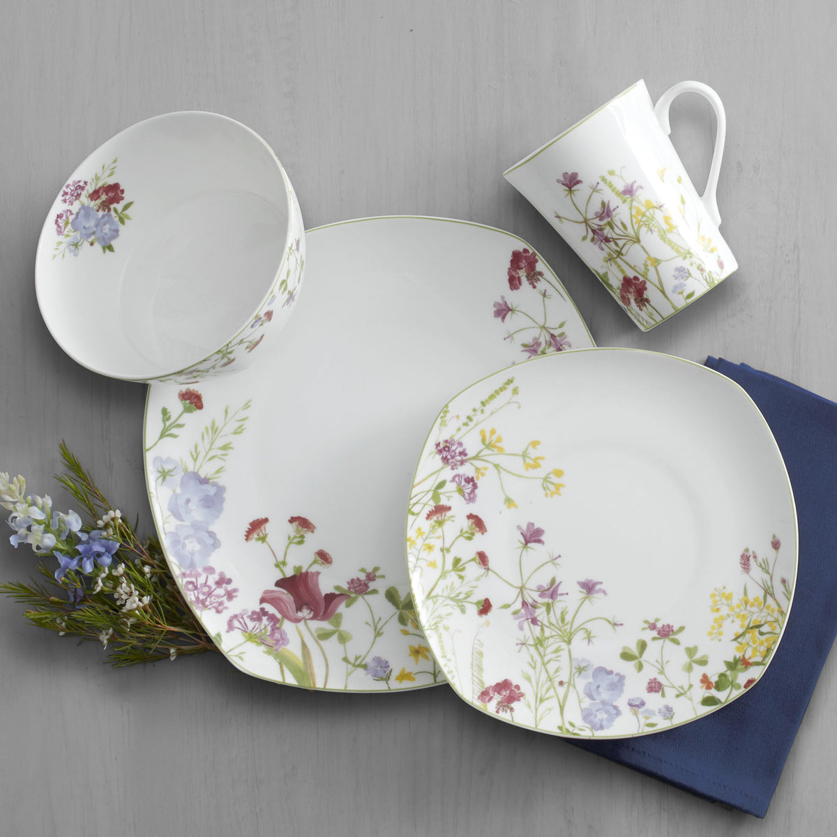 16-Piece Bone China Dinnerware Set Service for 4 K6010